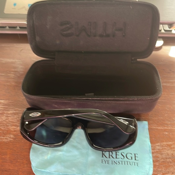 Smith black sunglasses unisex with case and cloth. No size or style listed. - Picture 2 of 16